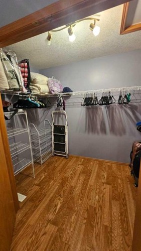 507 1 Avenue, Warner, AB - Indoor With Storage