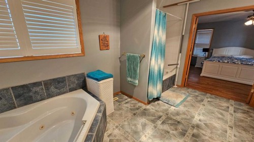 507 1 Avenue, Warner, AB - Indoor Photo Showing Bathroom