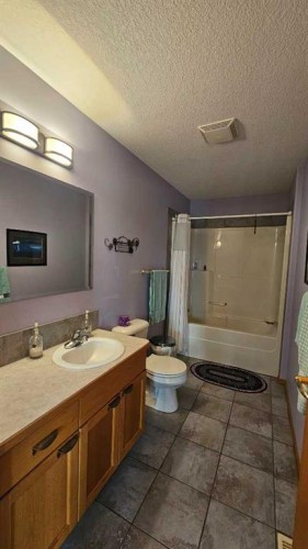 507 1 Avenue, Warner, AB - Indoor Photo Showing Bathroom
