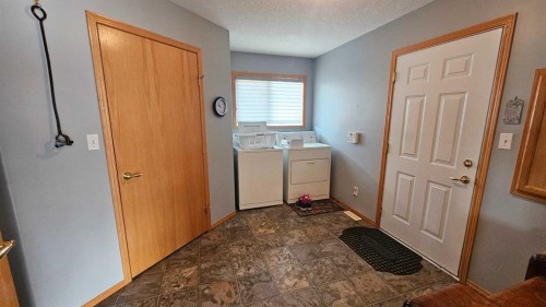 507 1 Avenue, Warner, AB - Indoor
