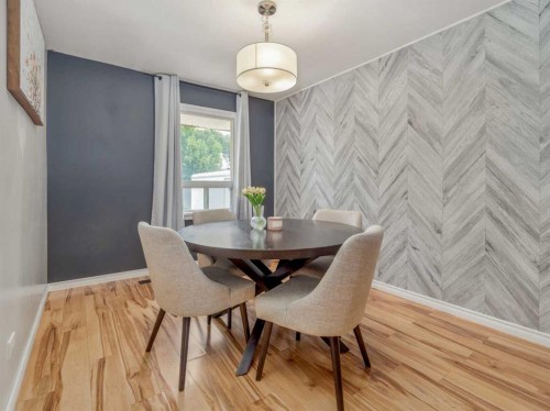 731 17 Street North, Lethbridge, AB - Indoor Photo Showing Dining Room