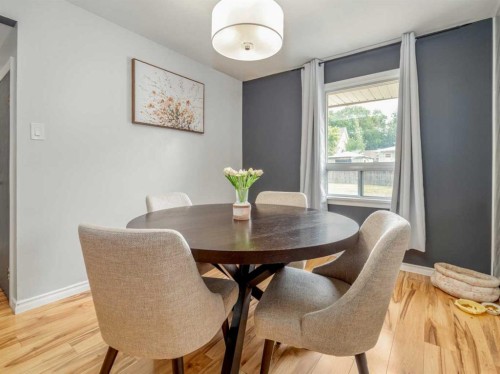 731 17 Street North, Lethbridge, AB - Indoor Photo Showing Dining Room