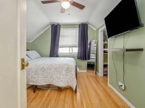 731 17 Street North, Lethbridge, AB - Indoor Photo Showing Bedroom