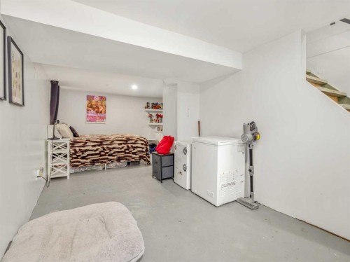 731 17 Street North, Lethbridge, AB - Indoor Photo Showing Laundry Room