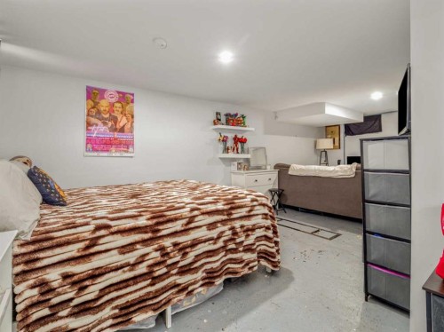 731 17 Street North, Lethbridge, AB - Indoor Photo Showing Bedroom