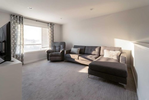 781 Atlantic Cove West, Lethbridge, AB - Indoor Photo Showing Living Room
