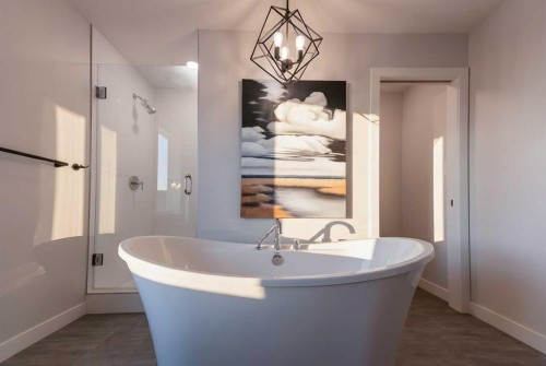 781 Atlantic Cove West, Lethbridge, AB - Indoor Photo Showing Bathroom