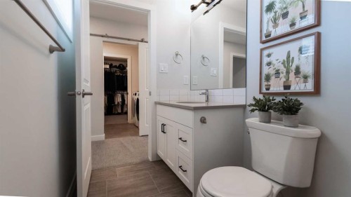 781 Atlantic Cove West, Lethbridge, AB - Indoor Photo Showing Bathroom