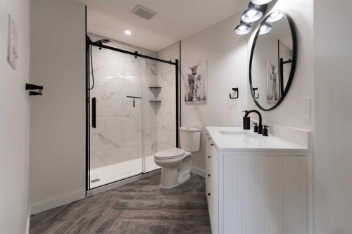 781 Atlantic Cove West, Lethbridge, AB - Indoor Photo Showing Bathroom