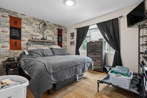 23 Nebraska Road West, Lethbridge, AB - Indoor Photo Showing Bedroom