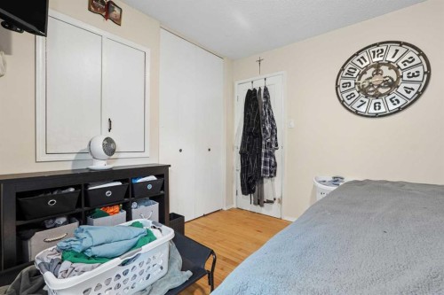 23 Nebraska Road West, Lethbridge, AB - Indoor Photo Showing Bedroom