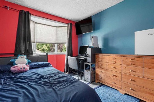 23 Nebraska Road West, Lethbridge, AB - Indoor Photo Showing Bedroom