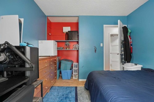 23 Nebraska Road West, Lethbridge, AB - Indoor Photo Showing Bedroom