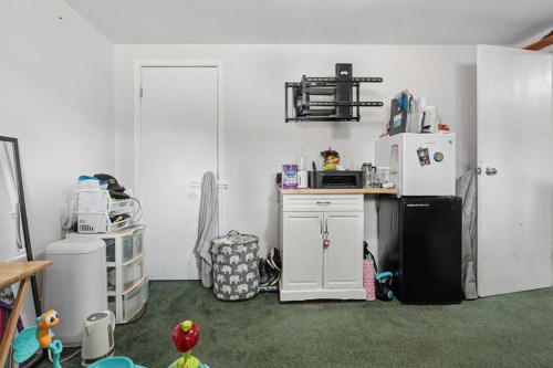 23 Nebraska Road West, Lethbridge, AB - Indoor Photo Showing Other Room