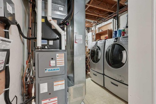 23 Nebraska Road West, Lethbridge, AB - Indoor Photo Showing Laundry Room