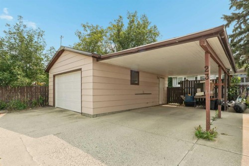 23 Nebraska Road West, Lethbridge, AB - Outdoor With Exterior