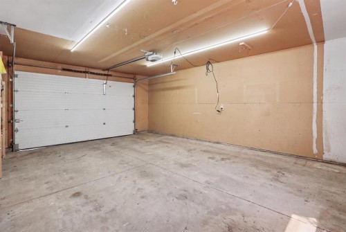 23 Nebraska Road West, Lethbridge, AB - Indoor Photo Showing Garage