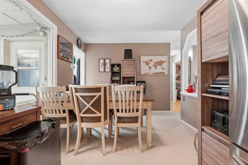 23 Nebraska Road West, Lethbridge, AB - Indoor Photo Showing Dining Room