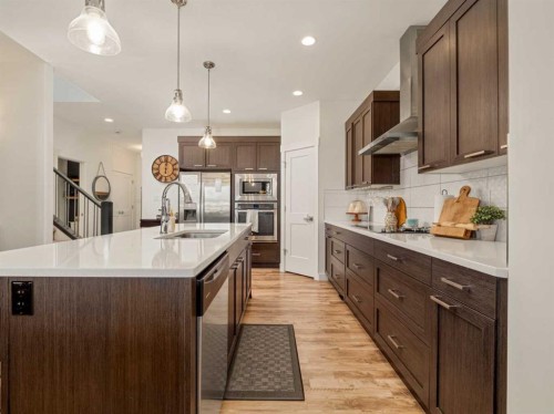 279 Northlander Bend West, Lethbridge, AB - Indoor Photo Showing Kitchen With Upgraded Kitchen
