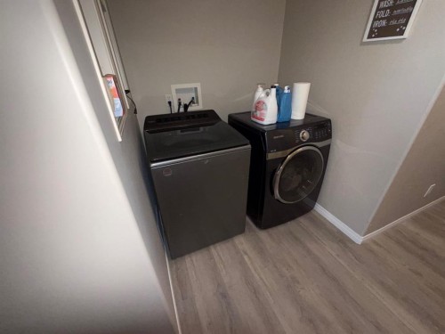 626 Blackfoot Terrace West, Lethbridge, AB - Indoor Photo Showing Laundry Room