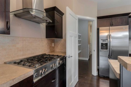 810 Keystone Meadows West, Lethbridge, AB - Indoor Photo Showing Kitchen With Upgraded Kitchen