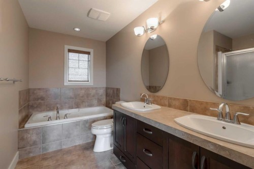 810 Keystone Meadows West, Lethbridge, AB - Indoor Photo Showing Bathroom