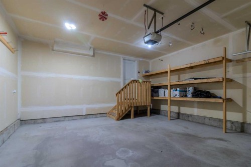 810 Keystone Meadows West, Lethbridge, AB - Indoor Photo Showing Garage
