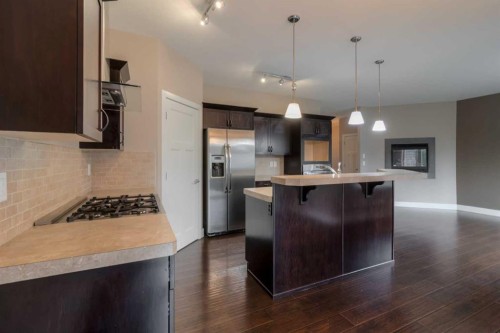 810 Keystone Meadows West, Lethbridge, AB - Indoor Photo Showing Kitchen With Upgraded Kitchen