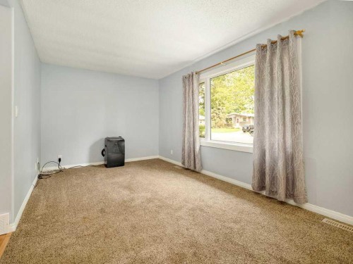 2209 22 Avenue, Coaldale, AB - Indoor Photo Showing Other Room