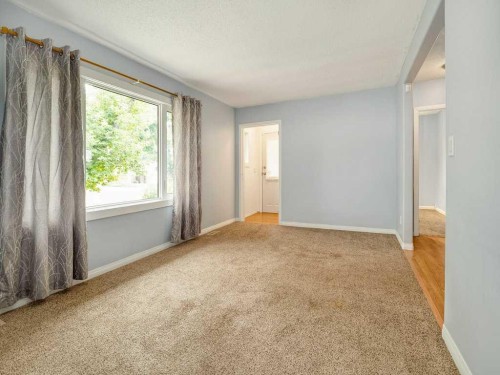 2209 22 Avenue, Coaldale, AB - Indoor Photo Showing Other Room