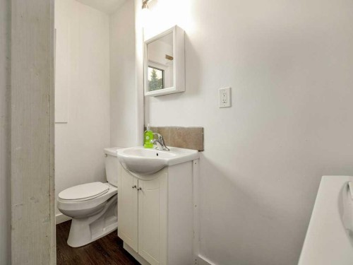 2209 22 Avenue, Coaldale, AB - Indoor Photo Showing Bathroom