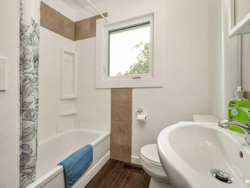 2209 22 Avenue, Coaldale, AB - Indoor Photo Showing Bathroom