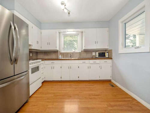 2209 22 Avenue, Coaldale, AB - Indoor Photo Showing Kitchen