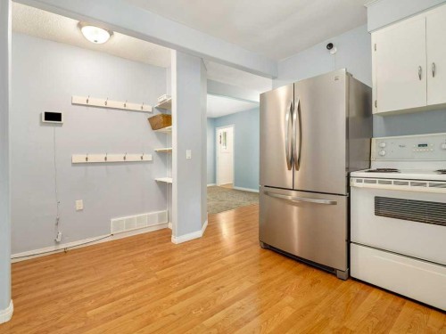 2209 22 Avenue, Coaldale, AB - Indoor Photo Showing Kitchen