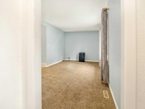 2209 22 Avenue, Coaldale, AB - Indoor Photo Showing Other Room