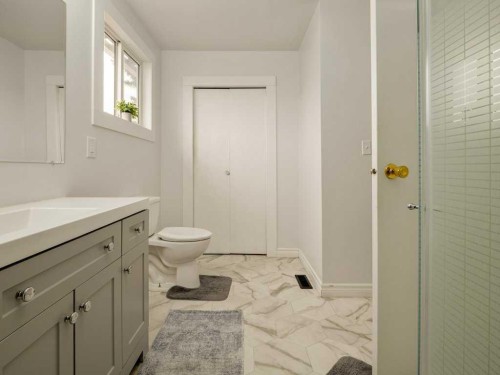 1503 20 Street, Coaldale, AB - Indoor Photo Showing Bathroom