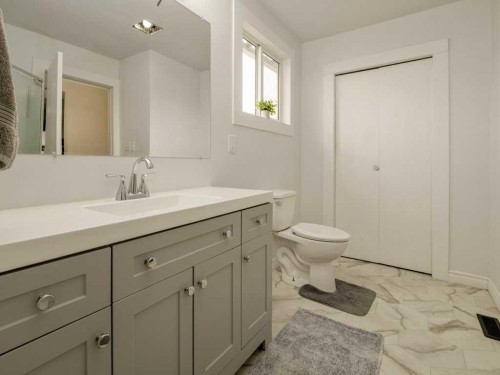1503 20 Street, Coaldale, AB - Indoor Photo Showing Bathroom