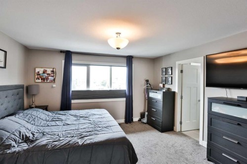 183 Crocus Terrace West, Lethbridge, AB - Indoor Photo Showing Bedroom