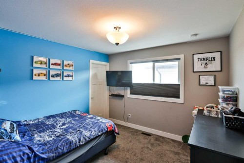 183 Crocus Terrace West, Lethbridge, AB - Indoor Photo Showing Bedroom