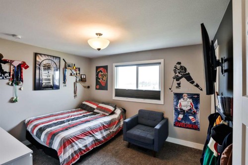 183 Crocus Terrace West, Lethbridge, AB - Indoor Photo Showing Bedroom