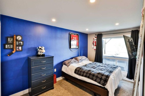 183 Crocus Terrace West, Lethbridge, AB - Indoor Photo Showing Bedroom