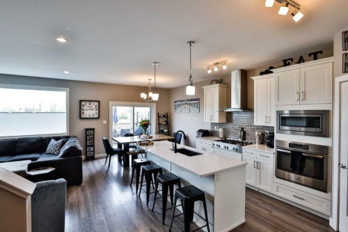 183 Crocus Terrace West, Lethbridge, AB - Indoor Photo Showing Kitchen With Stainless Steel Kitchen With Upgraded Kitchen
