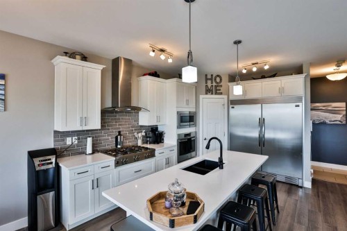 183 Crocus Terrace West, Lethbridge, AB - Indoor Photo Showing Kitchen With Stainless Steel Kitchen With Double Sink With Upgraded Kitchen