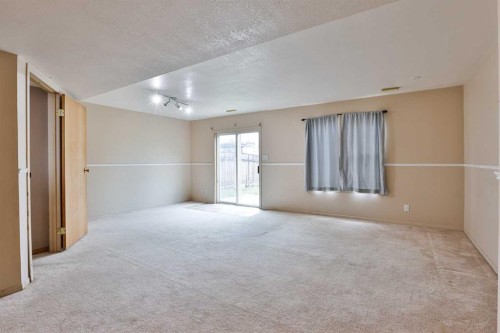 322 Assiniboia Place West, Lethbridge, AB - Indoor Photo Showing Other Room
