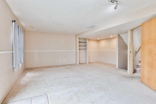 322 Assiniboia Place West, Lethbridge, AB - Indoor