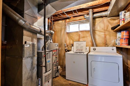 322 Assiniboia Place West, Lethbridge, AB - Indoor Photo Showing Laundry Room