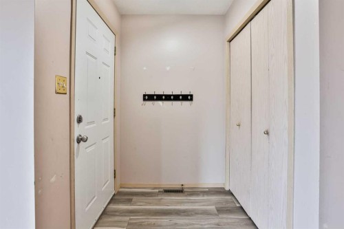 322 Assiniboia Place West, Lethbridge, AB - Indoor Photo Showing Other Room