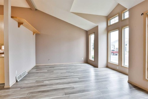 322 Assiniboia Place West, Lethbridge, AB - Indoor Photo Showing Other Room