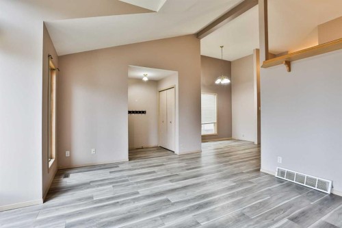 322 Assiniboia Place West, Lethbridge, AB - Indoor Photo Showing Other Room