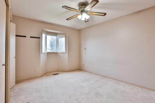 322 Assiniboia Place West, Lethbridge, AB - Indoor Photo Showing Other Room
